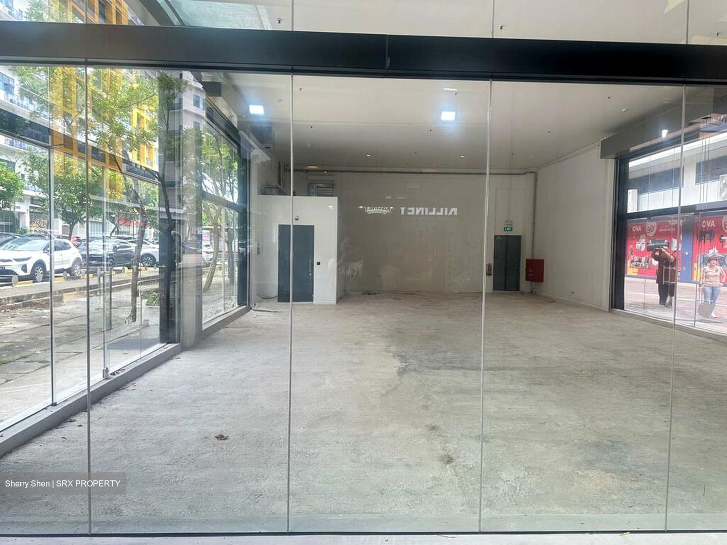 Tradehub 21 (D22), Retail #514426391